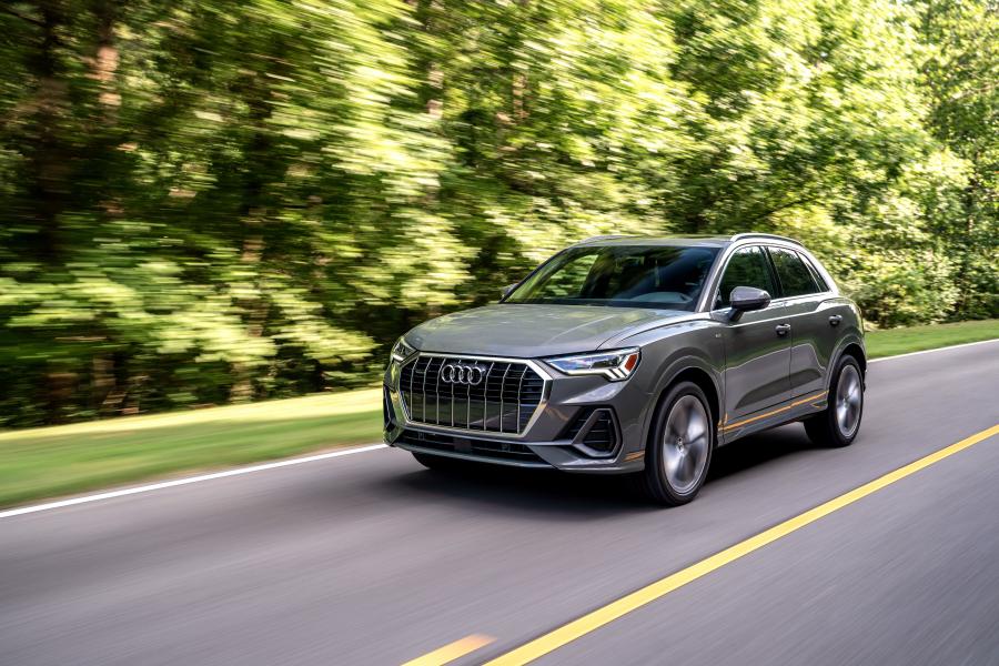  Audi Q3 2.0 TFSI Quattro S-Line 2019 года  (NA) (фото 27 из 42)